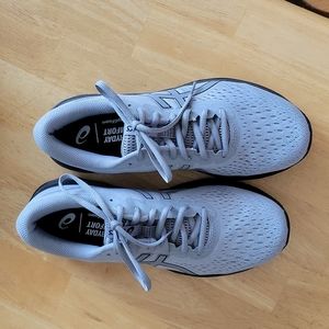 Mens new ASICS tennis shoes